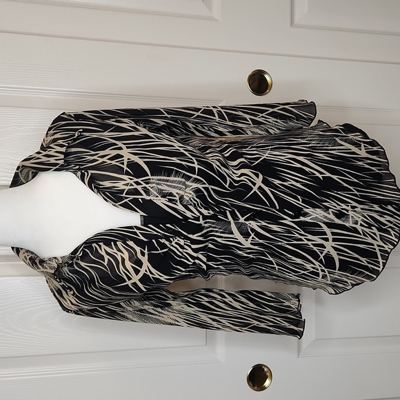 JTLA California Women's Black and Cream/Tan Monotone Forest Print Top Size SP - Picture 2 of 12